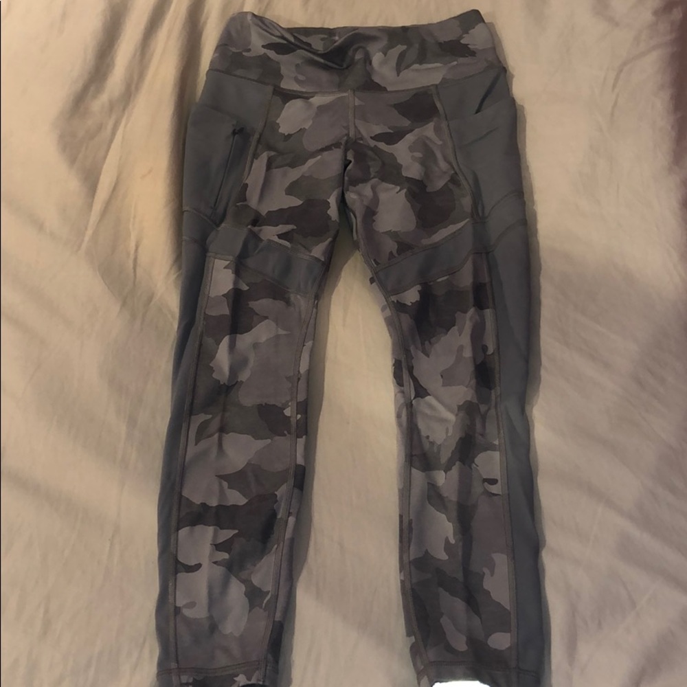 Athleta gray camouflage leggings never worn size s